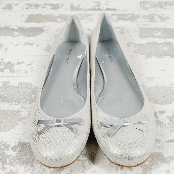 NEW Nine West Lovelife Chic Silver Bow Slip On Casual Comfy Ballet Flats T524 - Picture 1 of 11